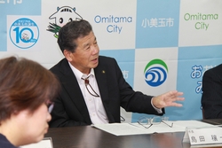 定例記者会見(平成27年8月26日)市長あいさつの写真 定例記者会見(平成27年8月26日)市長あいさつの写真