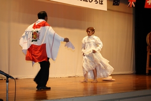ペルー人ご夫婦によるダンス「マリネラ」の写真