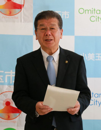 定例記者会見(平成28年11月29日)市長あいさつの写真 定例記者会見(平成28年11月29日)市長あいさつの写真