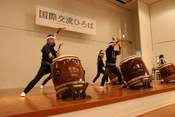 みのり太鼓の演奏の写真