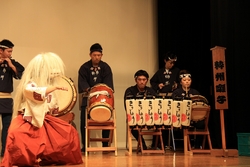 日本文化発表「粋州囃子」の写真