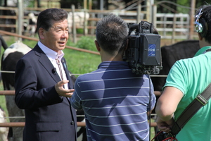 乾杯条例  島田穣一市長の写真