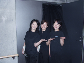 演出部スタッフの柳田さん、野手さん、小田部さんの写真 演出部スタッフの柳田さん、野手さん、小田部さんの写真
