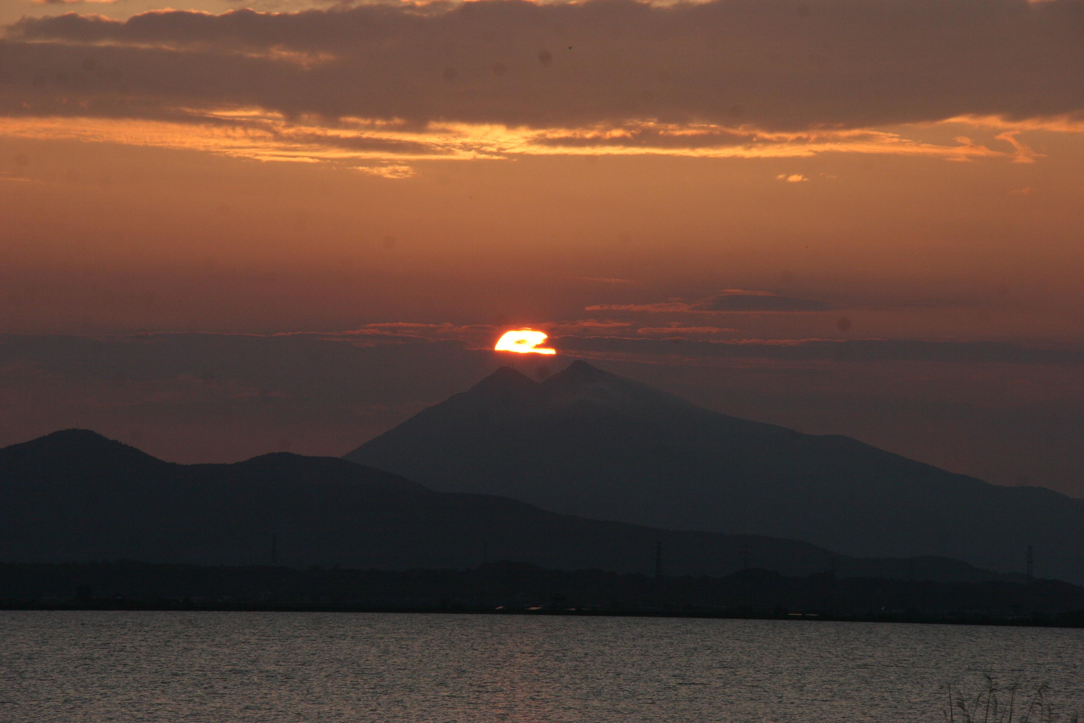 なんと筑波山の向こうに雲が･･･