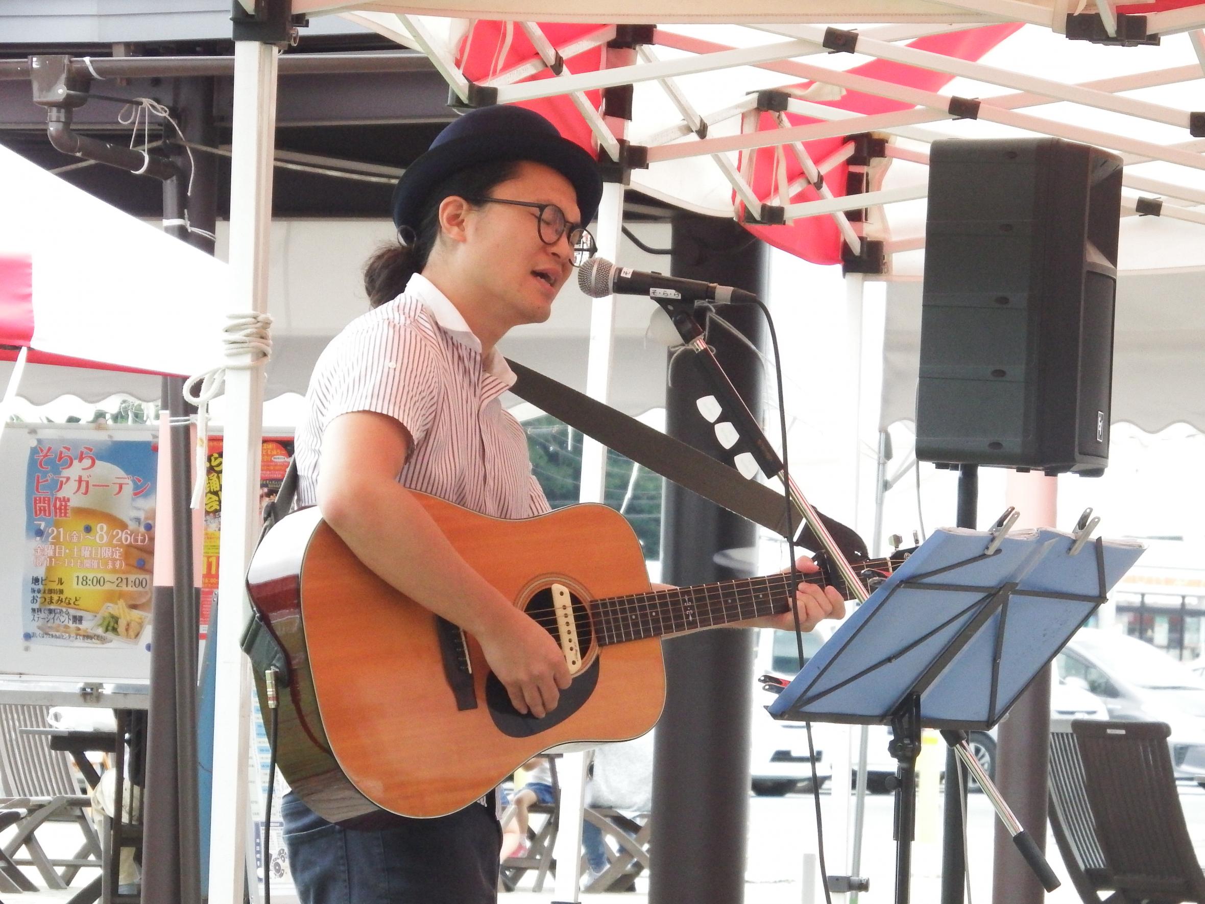 8月11日 金曜日　本日のステージは下側哲也さん&カラフルパレットさんのライブ♪