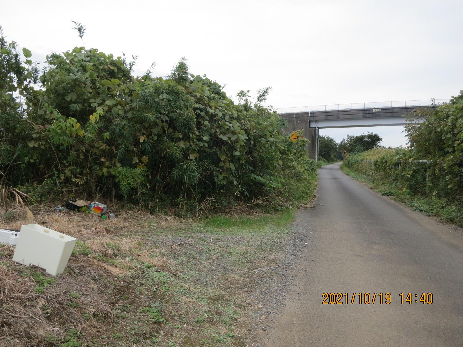 不法投棄_高速道路周辺_小曽納地内