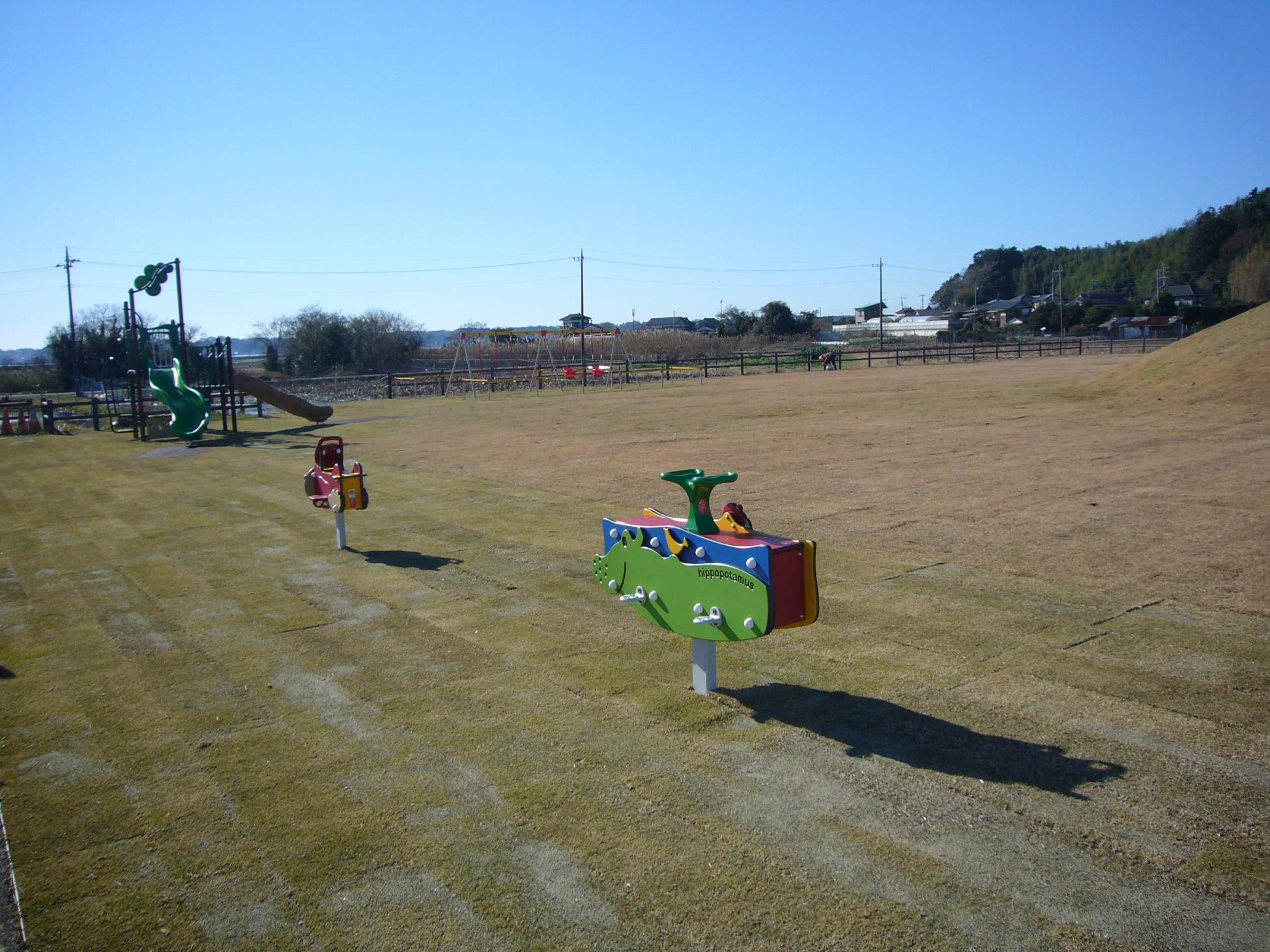 大井戸湖岸公園遊具2