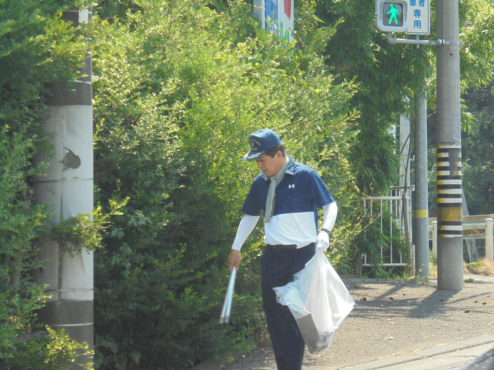 道路清掃活動の実施