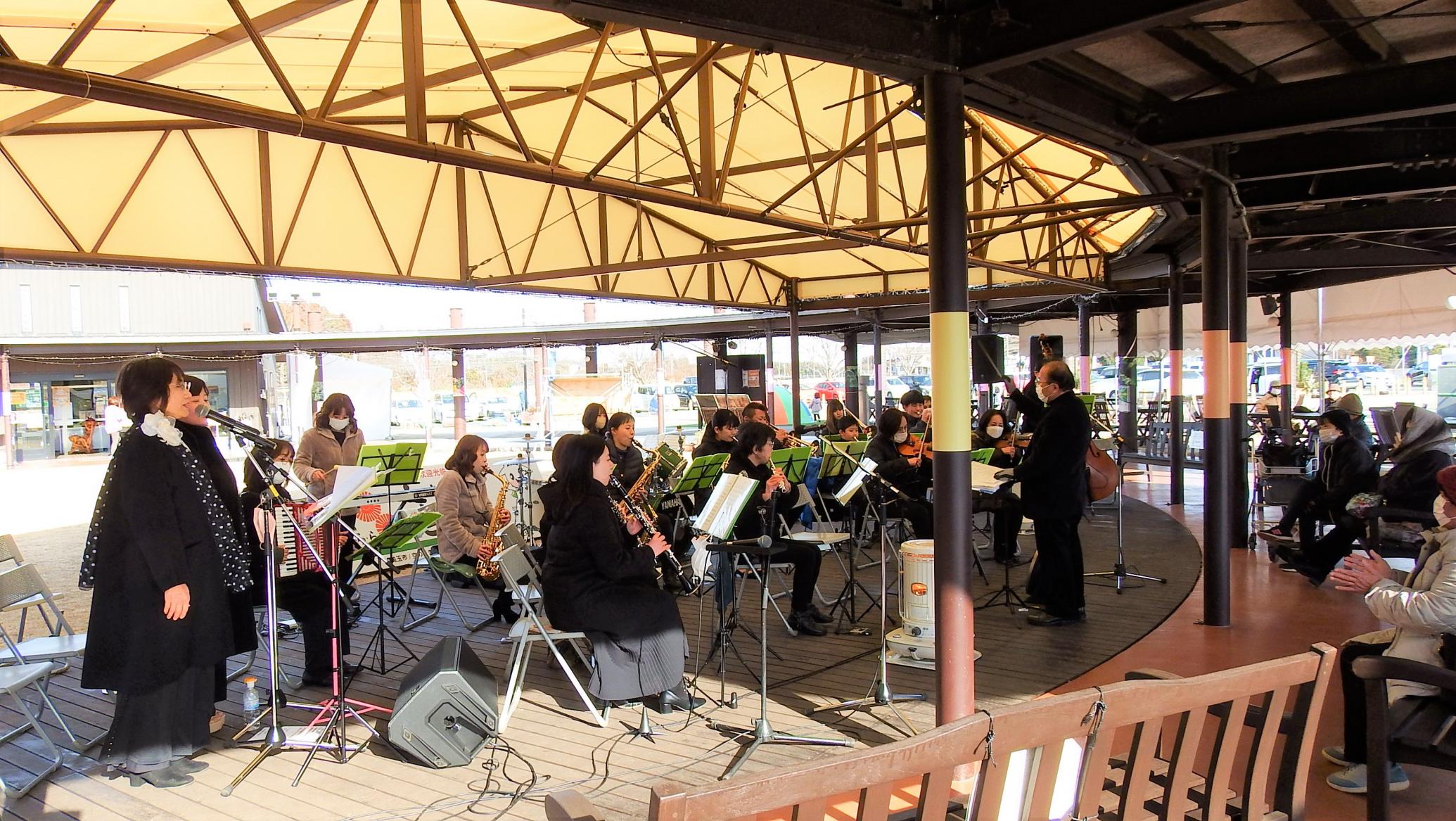 1月22日（日曜日）cafe sol.la.la(カフェソ・ラ・ラ)は、鉾田市民合奏団Brightonステージを開催しました♪