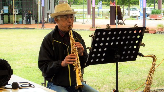 本日のステージイベントは「チャーリー栗原」のマラソンライブです♪