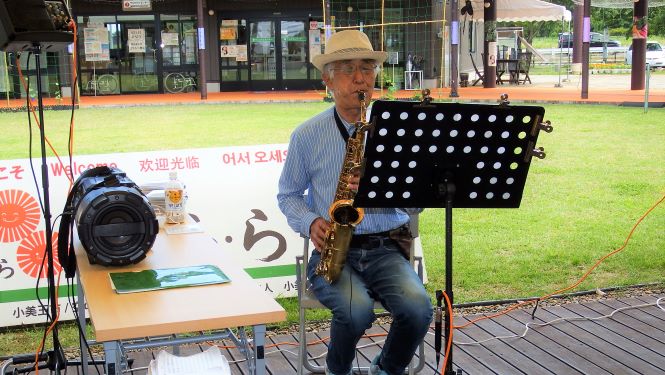 本日のステージイベントはチャーリー栗原のマラソンライブです♪