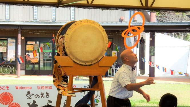 本日のステージは「ジャグラー岡田孝之」「大神楽仙洋」「和太鼓奏者片平博」です♪