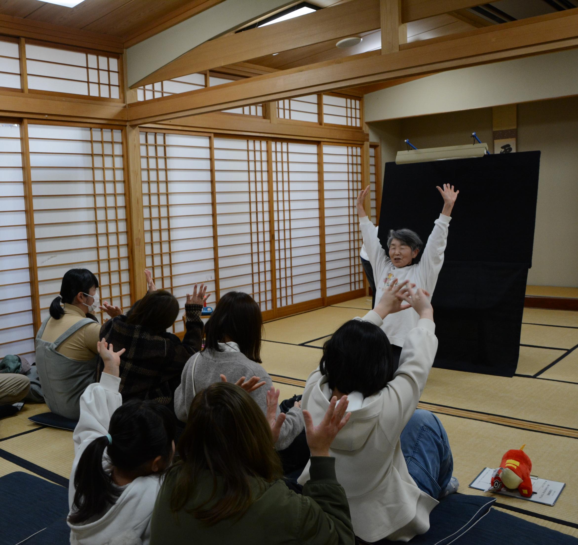 去年の手遊びの様子