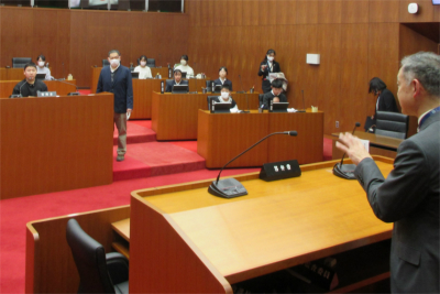 実際の市議会議場で行ったリハーサルの写真