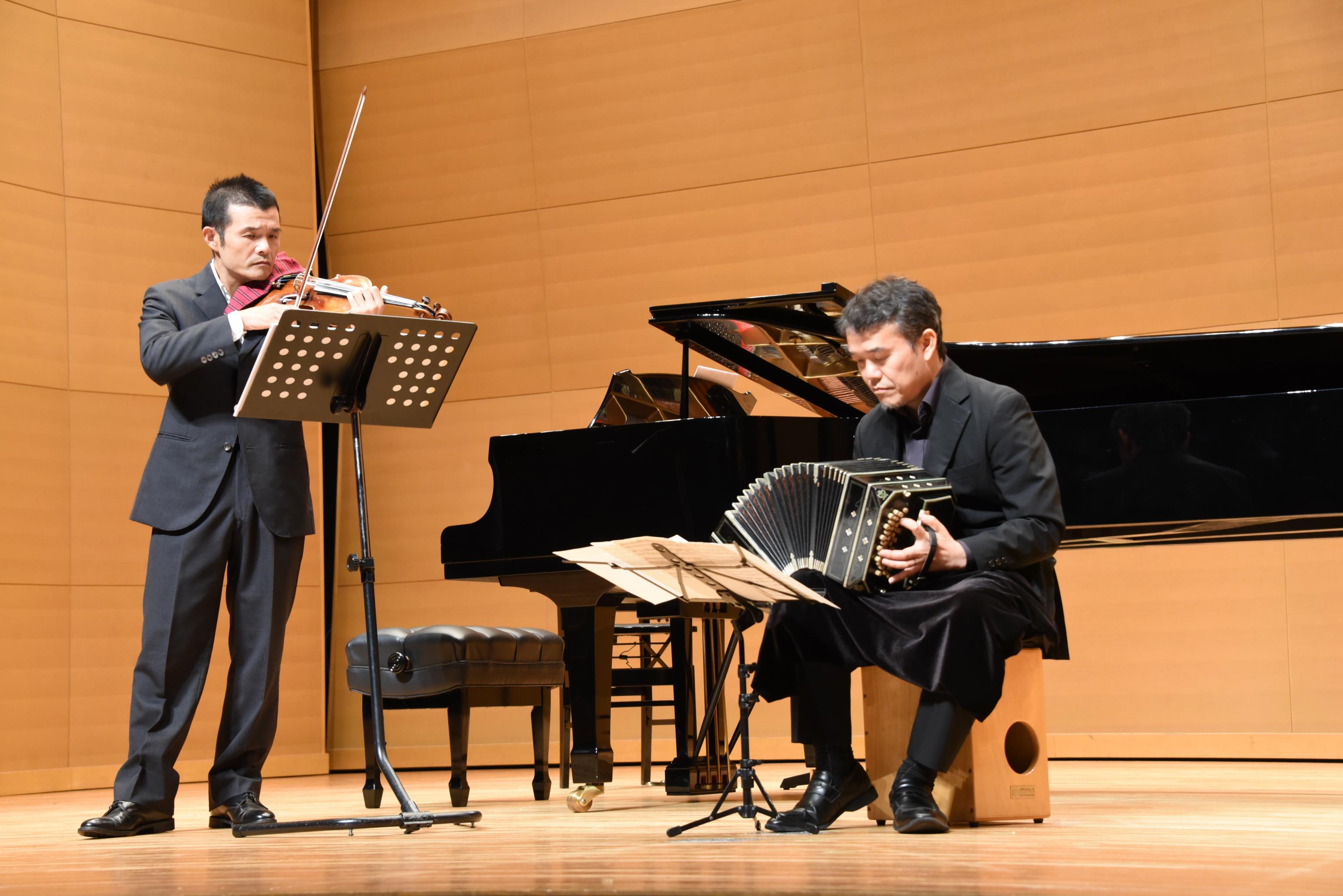 演奏会の様子（松本兄弟）