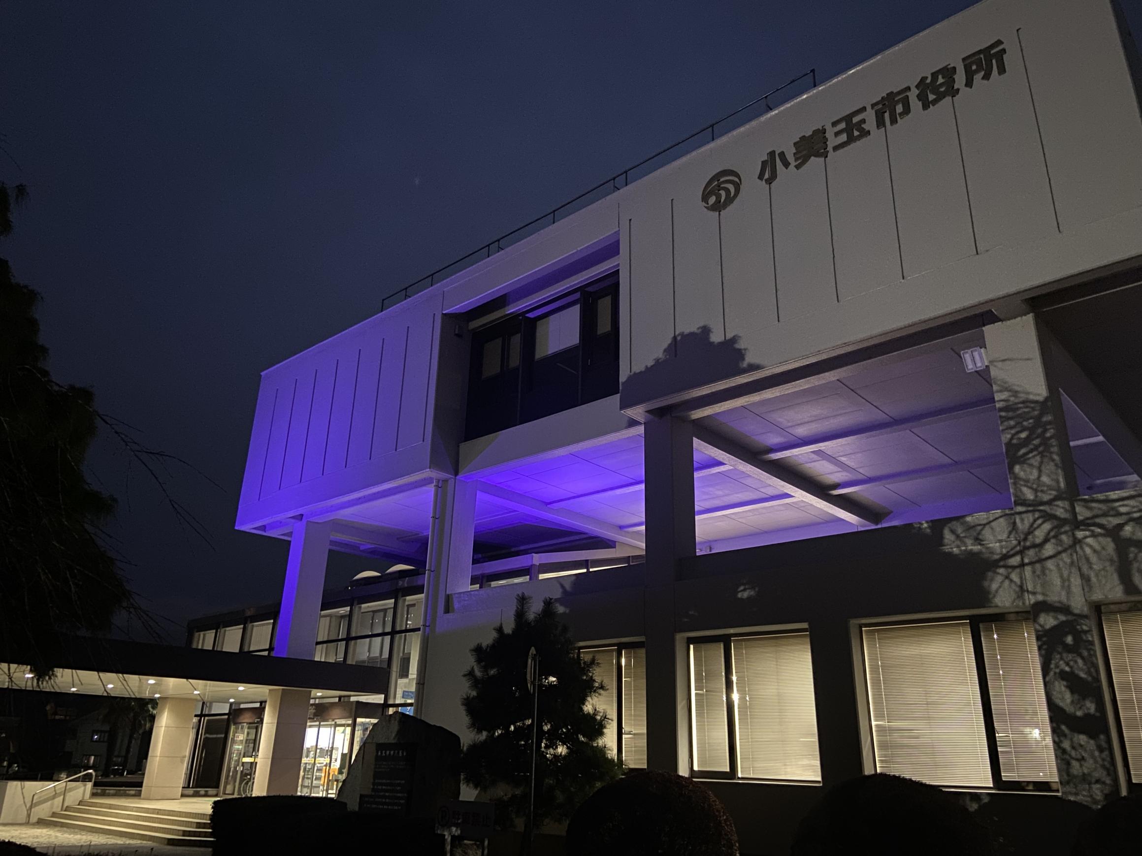 パープルライトアップ