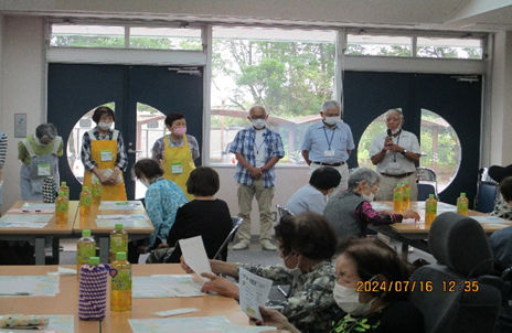 民生委員の自己紹介の様子