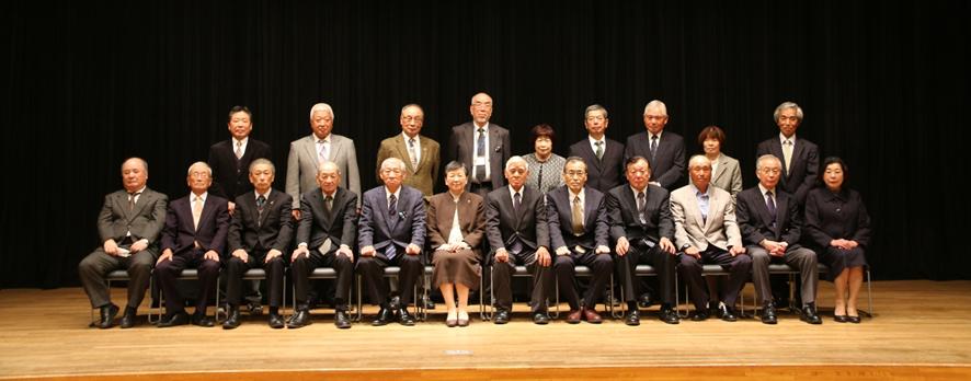 退任者の集合写真
