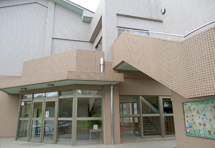 3.校舎裏職員入口