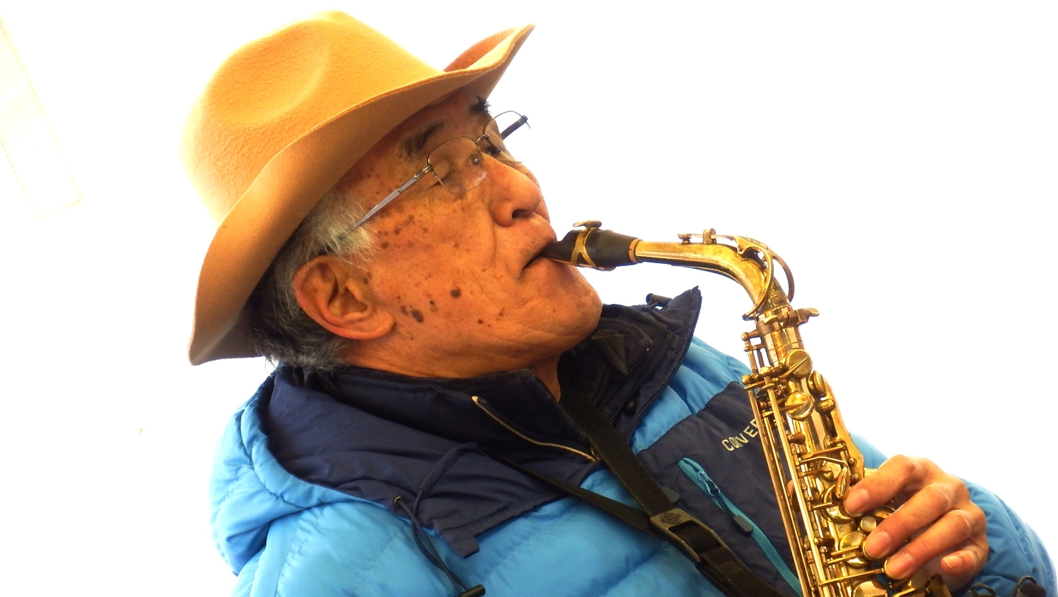 「チャーリー栗原」各種管楽器のマラソン演奏