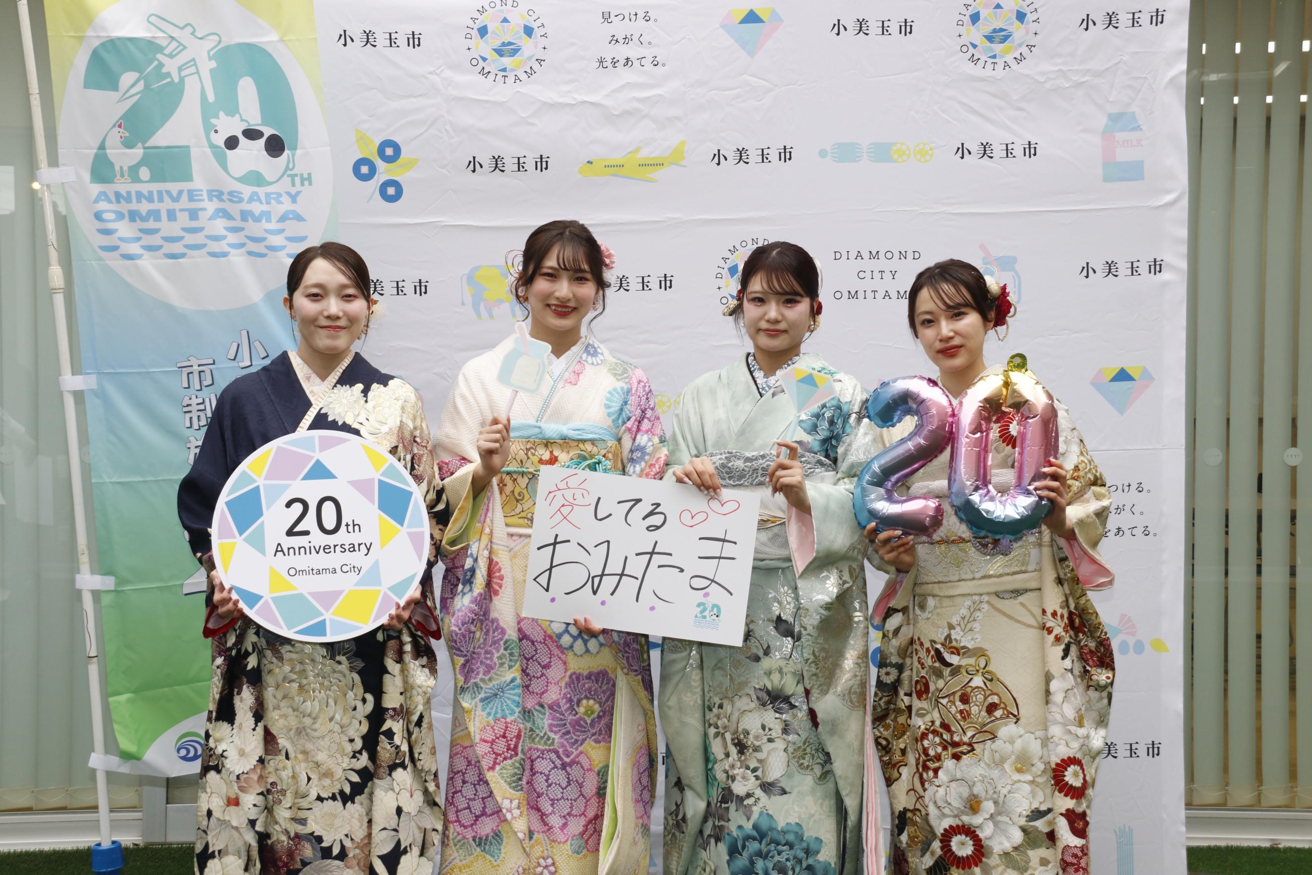 小美玉市へのメッセージを持った新成人(2)