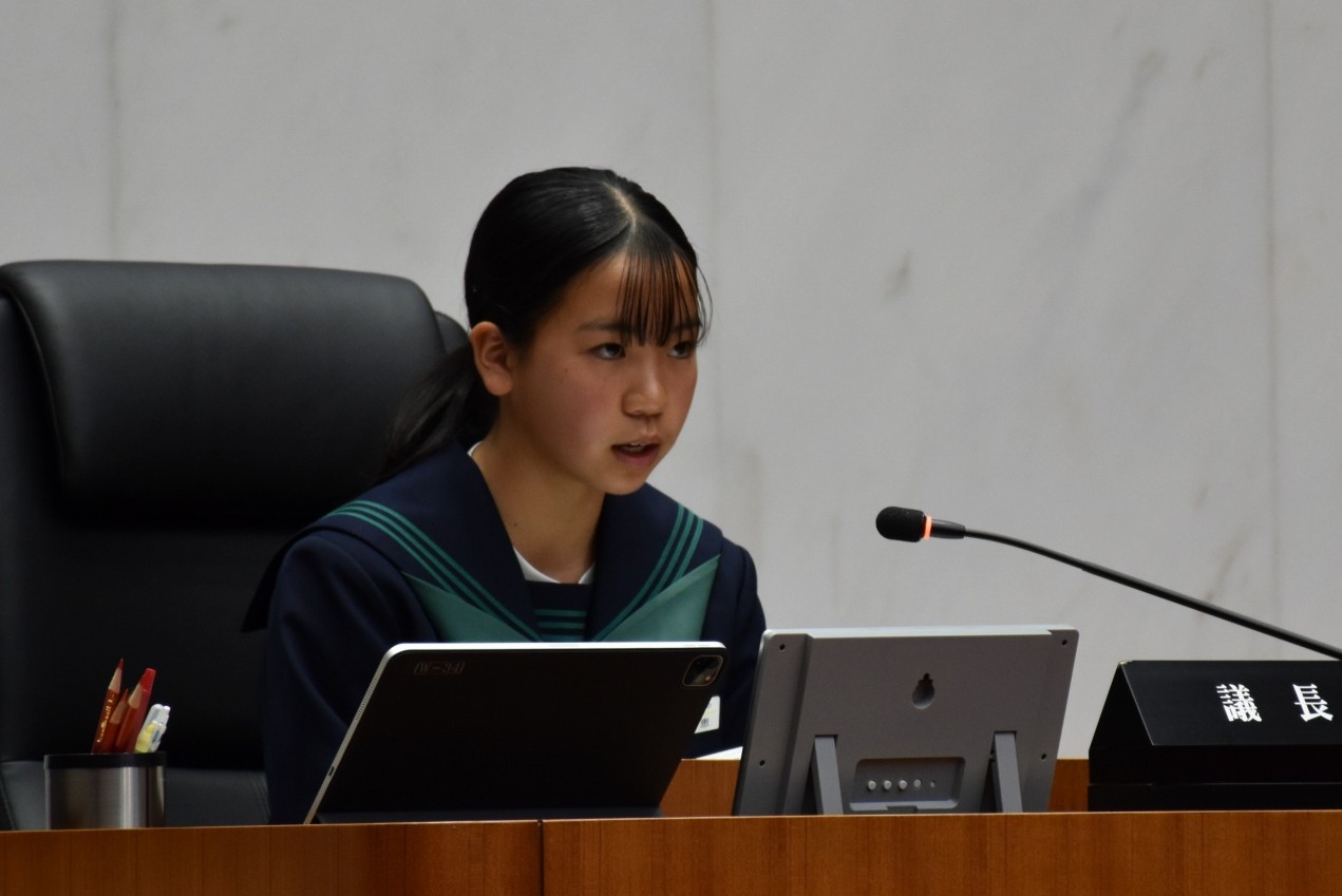 前半議長を務めた生徒の写真 前半議長を務めた生徒の写真