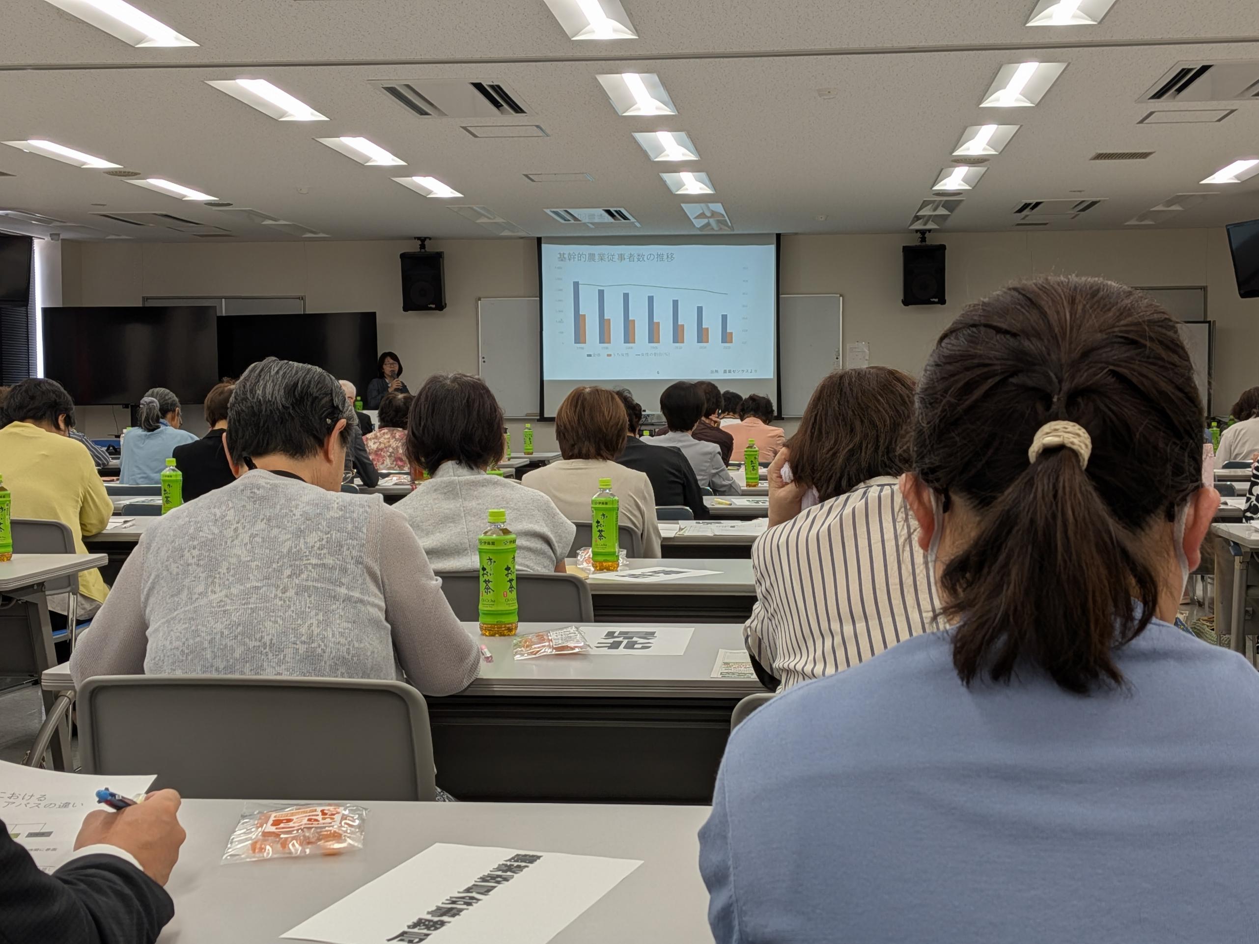 記念講演の様子 記念講演の様子